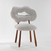 <a href=https://www.galeriegosserez.com/gosserez/artistes/donnersberg-emma.html>Emma Donnersberg</a> - Cloud chair I